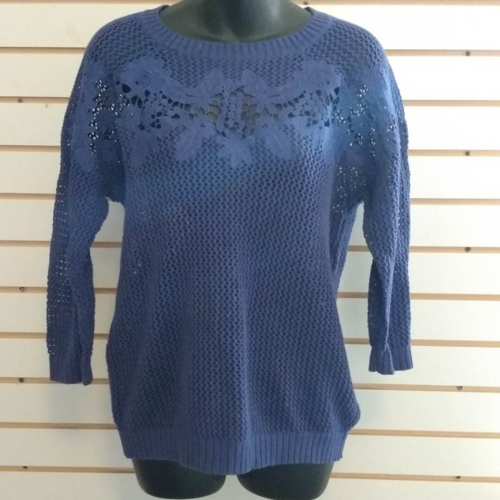 Lauren Conrad crocheted sweater Light Navy size Med